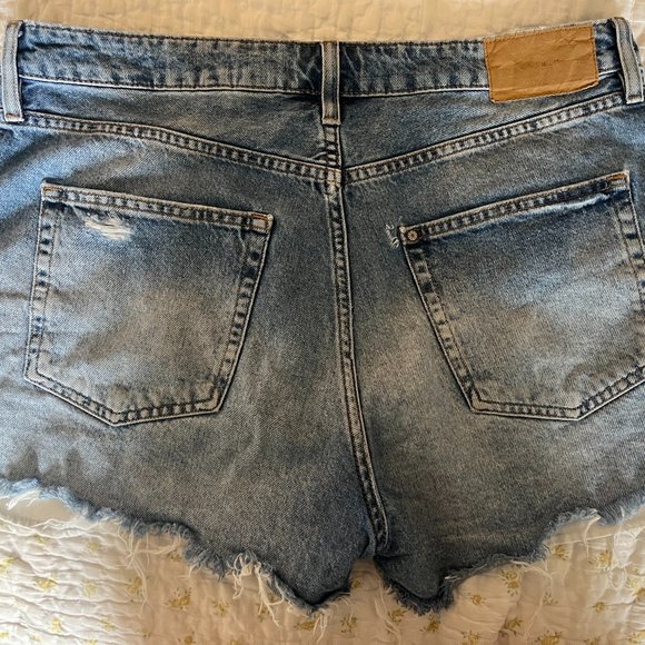 Women's H&M Jean Shorts - Picture 3 of 4